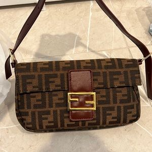 NEW Shoulder bag with an extra long strap